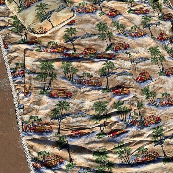 Vintage Hawaiian print twin duvet set.